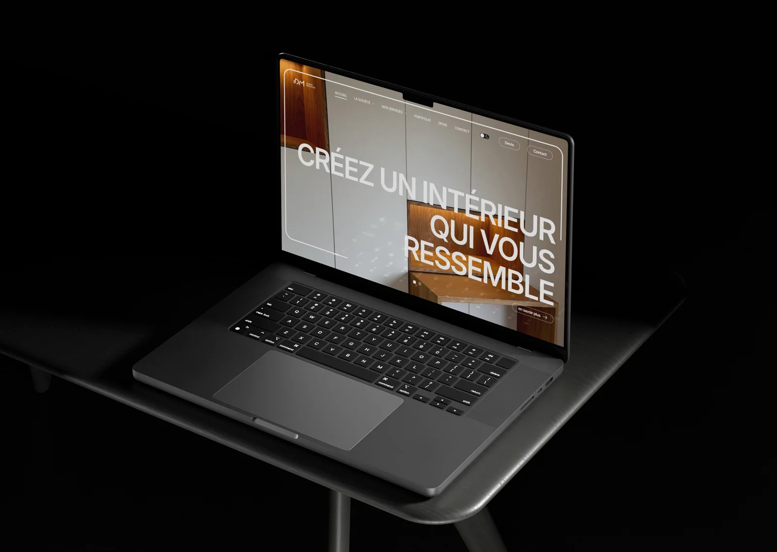 Le site IDM Design & Création présenté sur un ordinateur portable